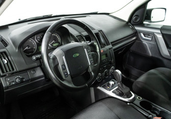 Подержанный автомобиль Land Rover Freelander 2010 года (11 фото)