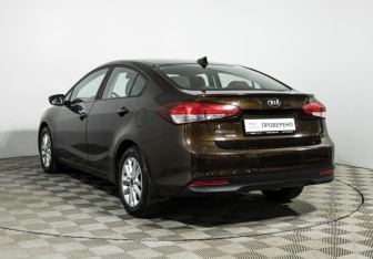 Подержанный автомобиль Kia Cerato Sedan 2019 года (7 фото)