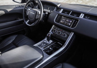 Подержанный автомобиль Land Rover Range Rover Sport 2015 года (10 фото)