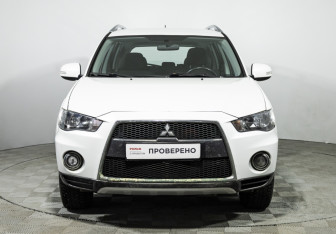 Подержанный автомобиль Mitsubishi Outlander 2010 года (2 фото)