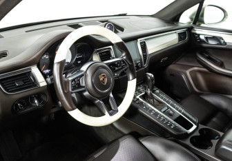 Подержанный автомобиль Porsche Macan 2016 года (11 фото)