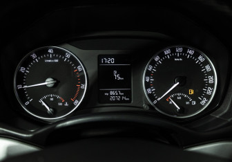 Подержанный автомобиль Skoda Octavia Liftback 2011 года (12 фото)