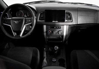 Подержанный автомобиль УАЗ Patriot 2016 года (13 фото)