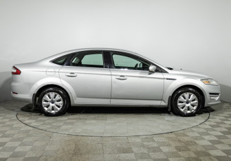 Подержанный автомобиль Ford Mondeo Sedan 2011 года (4 фото)