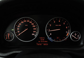 Подержанный автомобиль BMW X3 2012 года (12 фото)