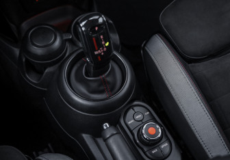 Подержанный автомобиль MINI Hatch 2020 года (19 фото)