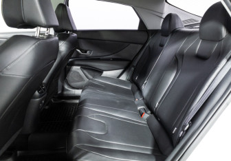 Подержанный автомобиль Hyundai Elantra Sedan 2022 года (10 фото)