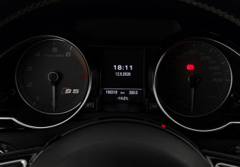 Подержанный автомобиль Audi S5 Liftback 2012 года (18 фото)