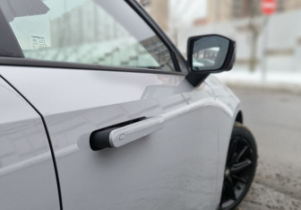 Подержанный автомобиль Changan UNI-V 2023 года (7 фото)