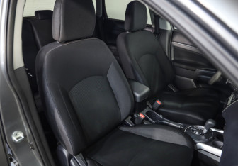 Подержанный автомобиль Mitsubishi ASX 2013 года (19 фото)