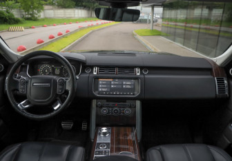 Подержанный автомобиль Land Rover Range Rover 2017 года (11 фото)