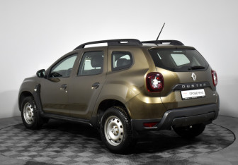 Подержанный автомобиль Renault Duster 2021 года (7 фото)