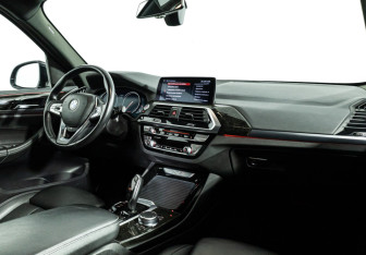 Подержанный автомобиль BMW X3 2018 года (9 фото)