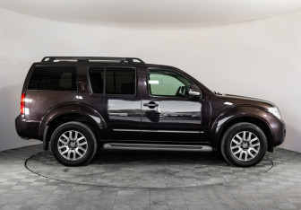 Подержанный автомобиль Nissan Pathfinder 2010 года (4 фото)
