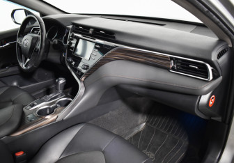 Подержанный автомобиль Toyota Camry Sedan 2018 года (12 фото)