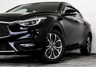 Подержанный автомобиль Infiniti Q30 2017 года (2 фото)