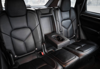 Подержанный автомобиль Porsche Cayenne 2014 года (35 фото)