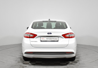 Подержанный автомобиль Ford Mondeo Sedan 2017 года (6 фото)