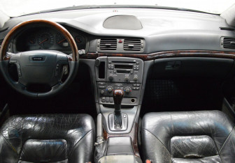 Подержанный автомобиль Volvo S80 2000 года (14 фото)