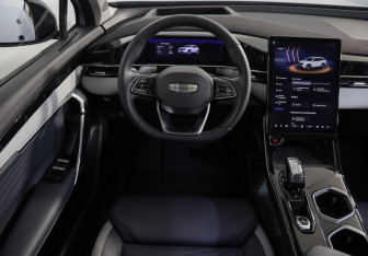 Подержанный автомобиль Geely Atlas 2024 года (10 фото)