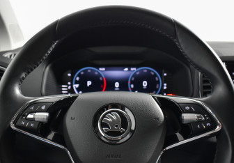 Подержанный автомобиль Skoda Karoq 2021 года (15 фото)