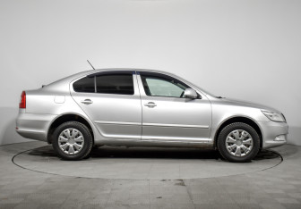 Подержанный автомобиль Skoda Octavia Liftback 2012 года (4 фото)