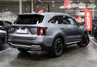 Подержанный автомобиль Kia Sorento 2024 года (6 фото)
