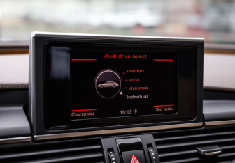 Подержанный автомобиль Audi A7 2011 года (14 фото)