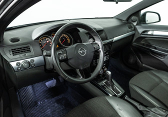 Подержанный автомобиль Opel Astra Hatchback 2010 года (10 фото)