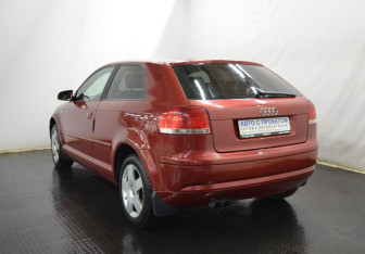 Подержанный автомобиль Audi A3 Hatchback 2005 года (7 фото)