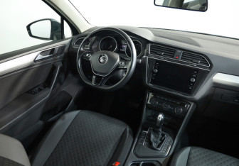 Подержанный автомобиль Volkswagen Tiguan 2019 года (8 фото)