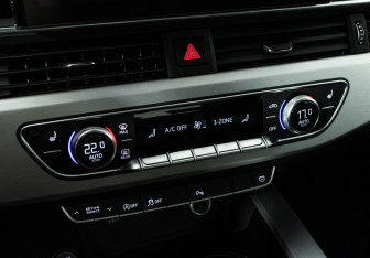 Подержанный автомобиль Audi A4 Sedan 2020 года (18 фото)