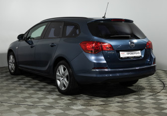 Подержанный автомобиль Opel Astra Wagon 2013 года (7 фото)