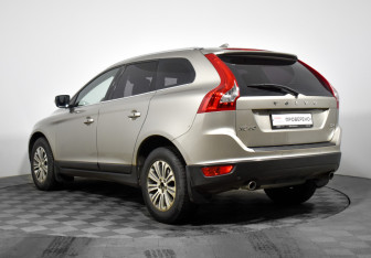 Подержанный автомобиль Volvo XC60 2012 года (7 фото)
