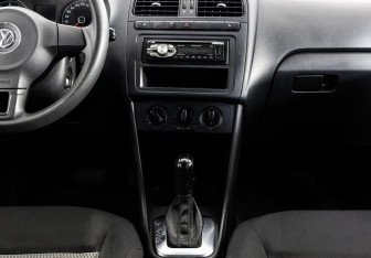 Подержанный автомобиль Volkswagen Polo Sedan 2012 года (12 фото)