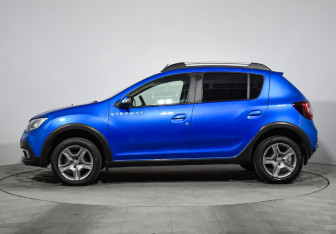 Подержанный автомобиль Renault Sandero 2019 года (8 фото)