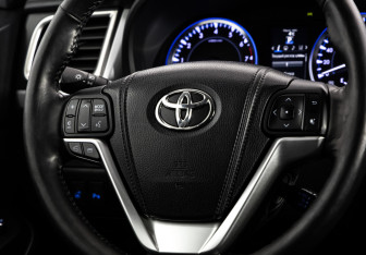 Подержанный автомобиль Toyota Highlander 2014 года (13 фото)