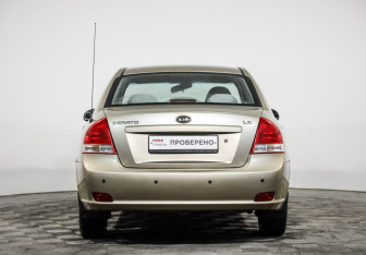 Подержанный автомобиль Kia Cerato Sedan 2008 года (6 фото)