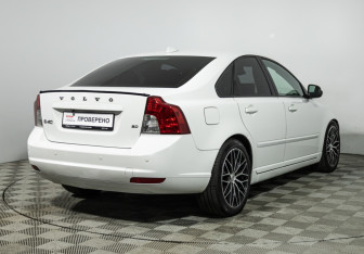 Подержанный автомобиль Volvo S40 2011 года (5 фото)