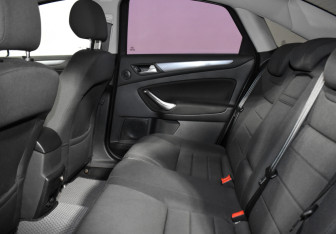 Подержанный автомобиль Ford Mondeo Sedan 2011 года (13 фото)