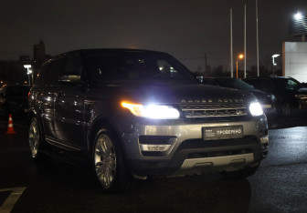 Подержанный автомобиль Land Rover Range Rover Sport 2015 года (5 фото)