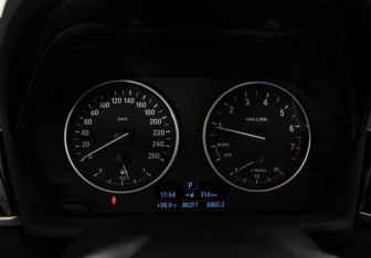 Подержанный автомобиль BMW X1 2018 года (14 фото)
