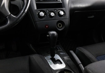 Подержанный автомобиль Mitsubishi Outlander 2007 года (12 фото)