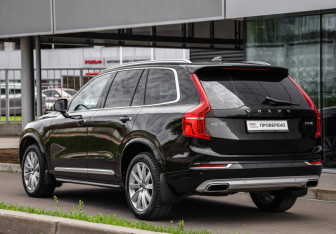 Подержанный автомобиль Volvo XC90 2015 года (8 фото)