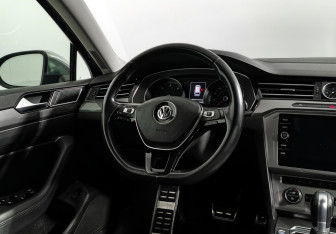 Подержанный автомобиль Volkswagen Passat Wagon 2017 года (15 фото)