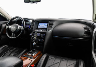 Подержанный автомобиль Infiniti QX70 2015 года (9 фото)