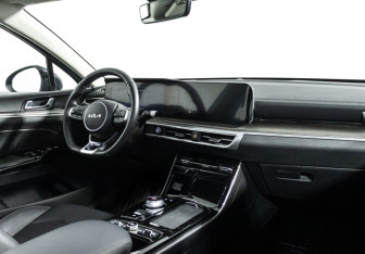 Подержанный автомобиль Kia K5 2024 года (10 фото)