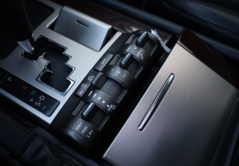 Подержанный автомобиль Lexus LX 2012 года (25 фото)