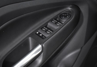 Подержанный автомобиль Ford Kuga 2015 года (10 фото)