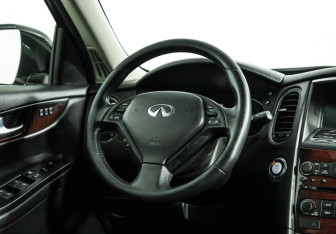 Подержанный автомобиль Infiniti QX50 2016 года (22 фото)